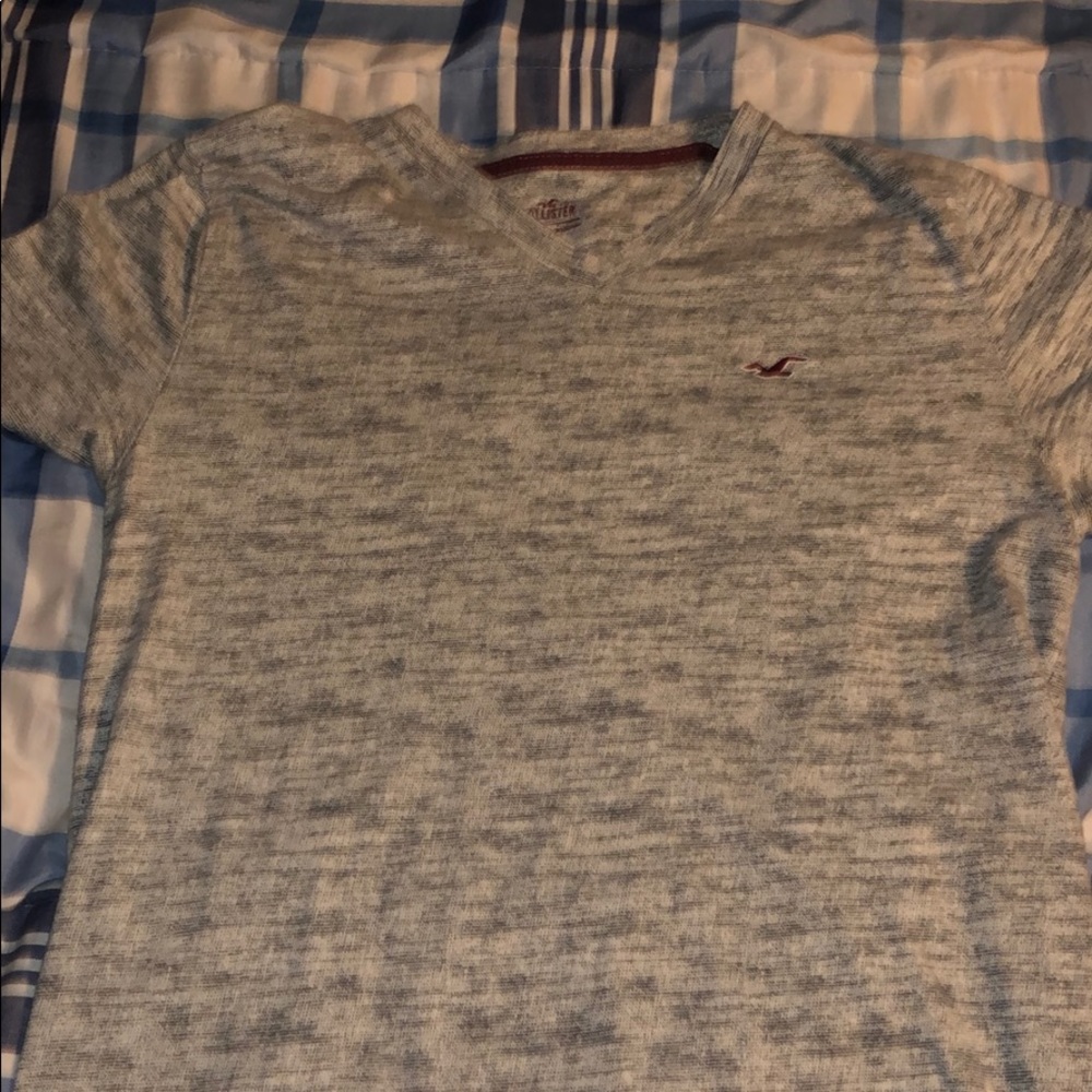 Hollister v t-shirt
